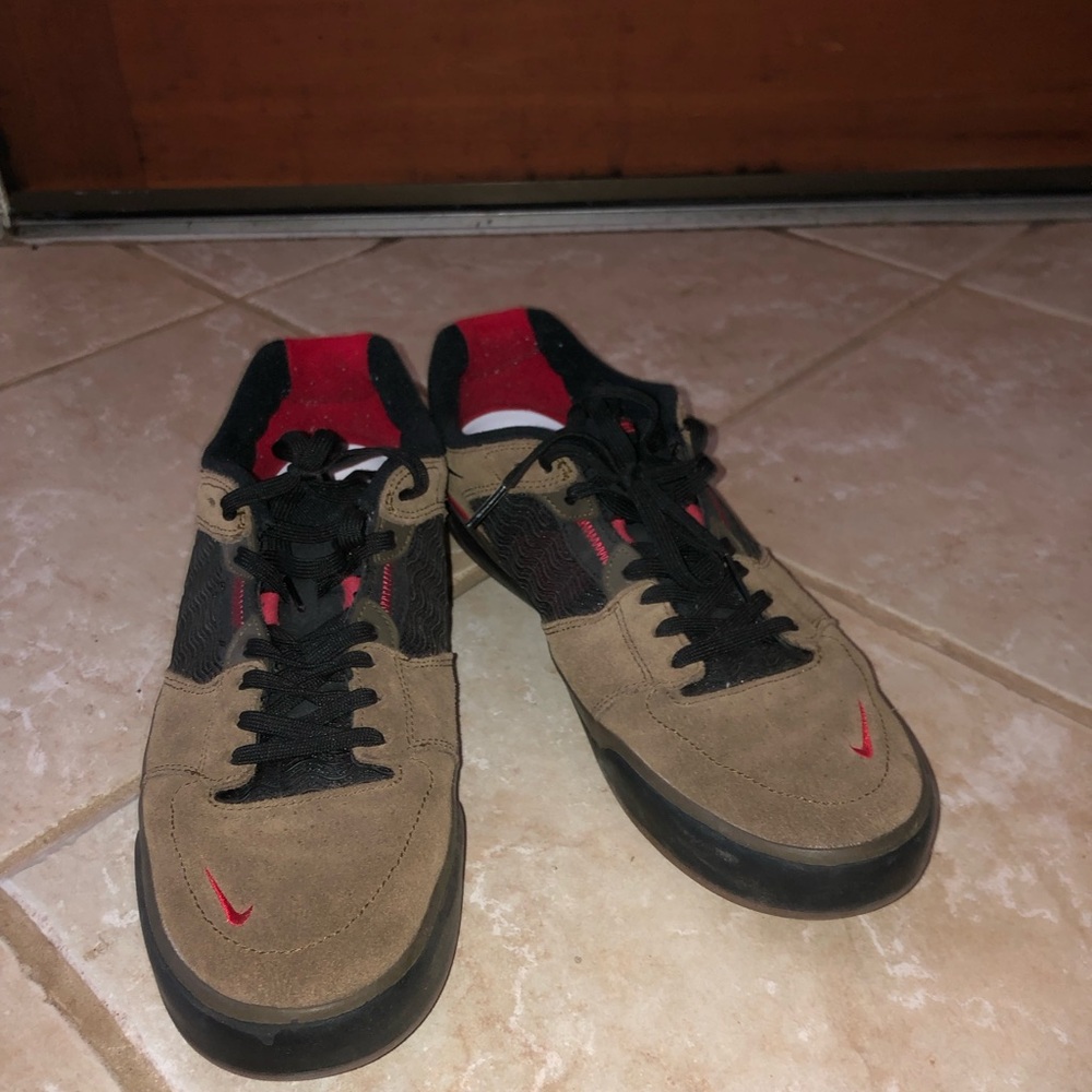 NIKE SB ISHOD WAIR PRM SKATE SHOES